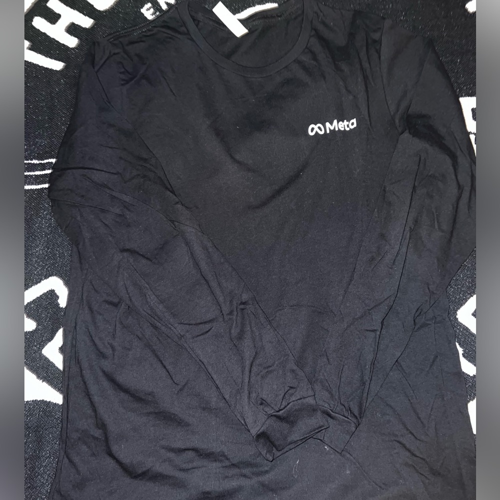 Meta XL black long sleeve